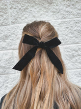 velvet dainty bow - black