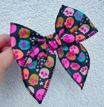 vibrant skulls bow