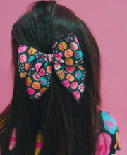 vibrant skulls bow